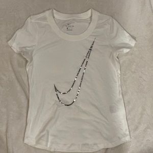Girls Nike tshirt